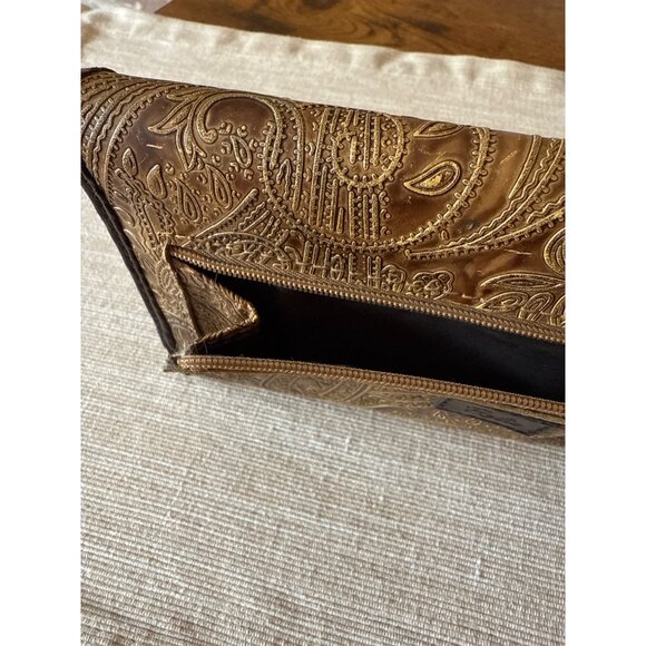 Relic Embossed Leather Wallet With Paisley Design & Snap Closure Tan - Picture 11 of 16